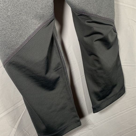 Nike Pro Dri-Fit Grey Cropped Athletic Leggings - Picture 6 of 8